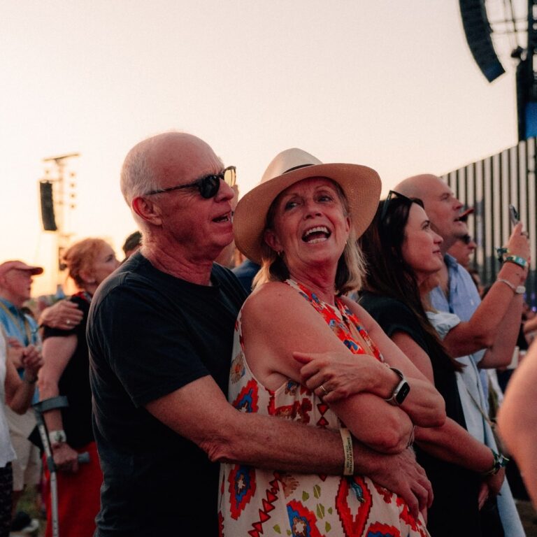 BST BETHANMILLERCO NEIL YOUNG CROWD 46 min